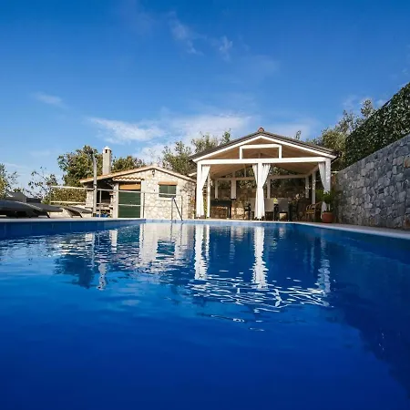 Ferienhaus Beautiful In Mali I With Pool
